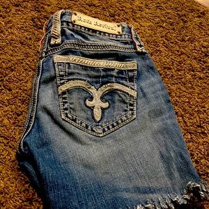 Rock Revival jean shorts in EUC. Size 29